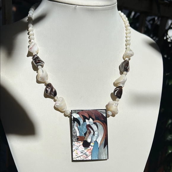 Lee Sands Handcrafted Mother of Pearl Shell Horses 🐎 Pendant Necklace - Picture 4 of 6